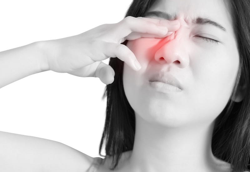 Đau mắt là một trong các dấu hiệu của u hốc mắt