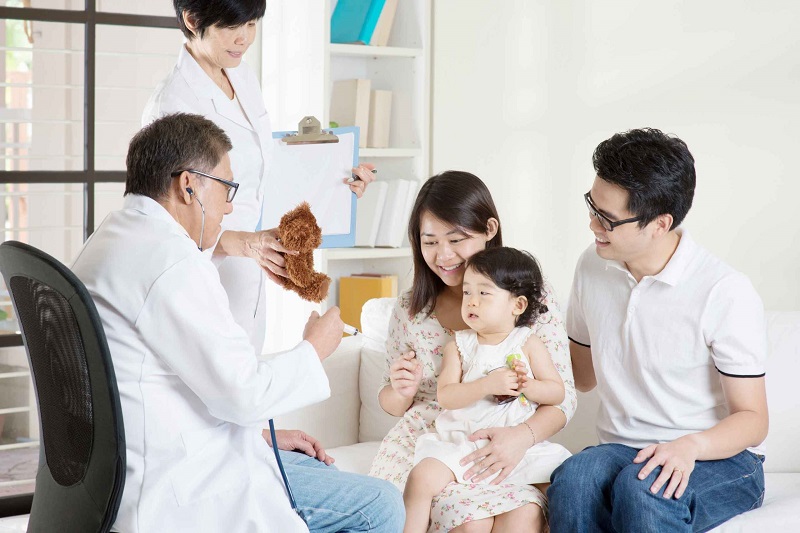 Trẻ có tiền sử dị ứng cha mẹ cần tham khảo ý kiến bác sĩ về việc tiêm vắc xin