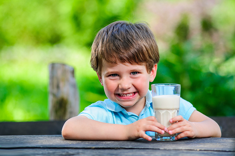 Sữa tăng chiều cao ngày càng trở nên phổ biến trong các cách tăng chiều cao cho trẻ 5 tuổi