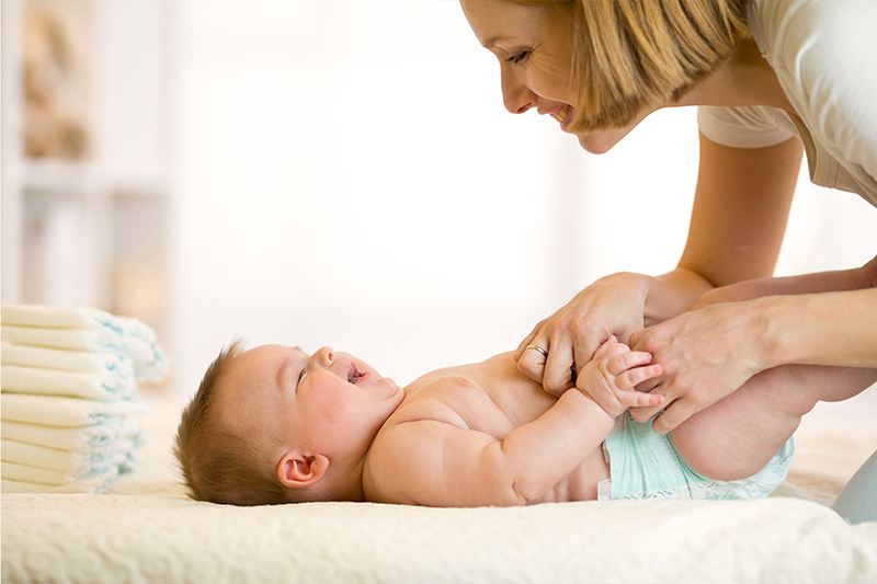 Trẻ sơ sinh bị đi ngoài nhiều là tình trạng bình thường thấy ở bé cưng của bạn