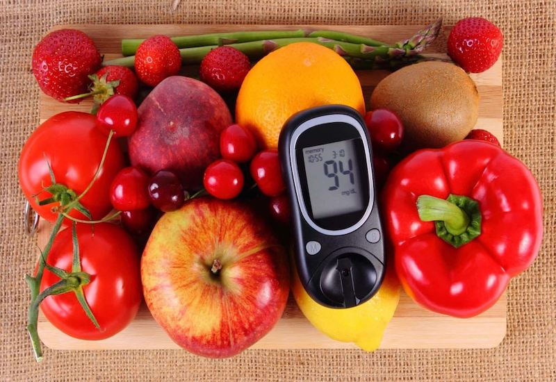 Kiểm soát nghiêm ngặt lượng đường huyết bằng một chế độ ăn uống khoa học