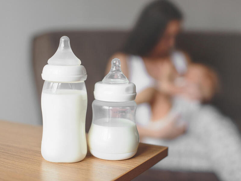 Ở nhiệt độ phòng phù hợp, sữa mẹ chỉ có thể bảo quản trong tối đa 4 giờ