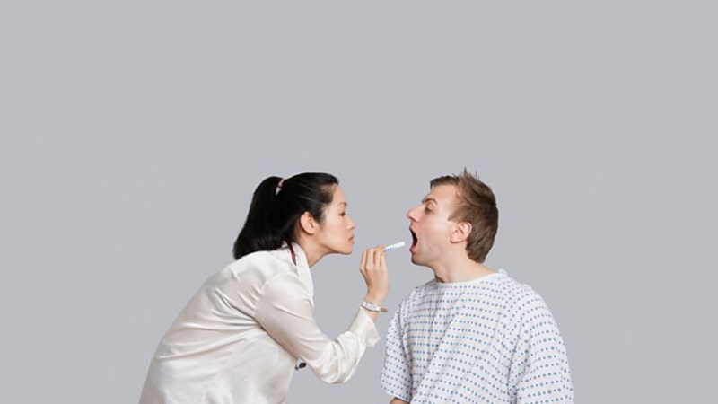 Viêm họng hạt cấp tính không được điều trị hiệu quả chính là nguyên nhân viêm họng hạt mạn tính