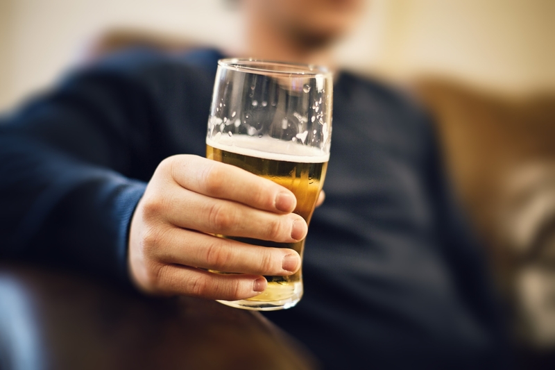 Uống rượu bia sau khi tiêm làm tăng nguy cơ xuất huyết, huyết khối và biến chứng