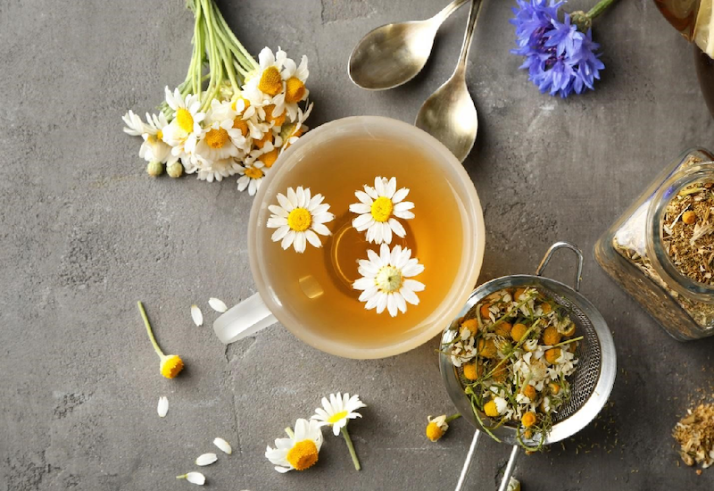 Nếu muốn giảm các triệu chứng của trào ngược dạ dày, hãy sử dụng trà hoa cúc