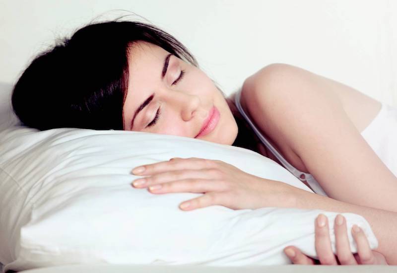 Kê cao gối khi ngủ sẽ giúp bạn hạn chế chứng trào ngược dạ dày