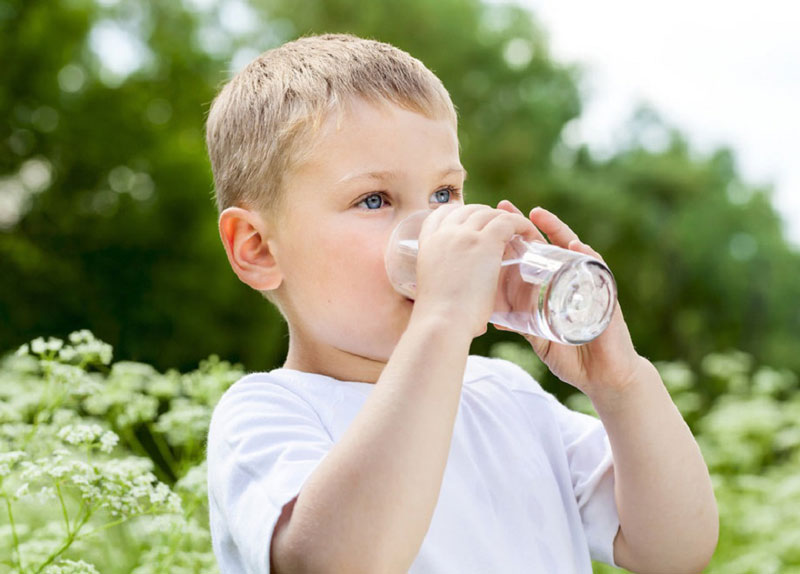 Uống nước thường xuyên để giảm khả năng tái phát cơn hen