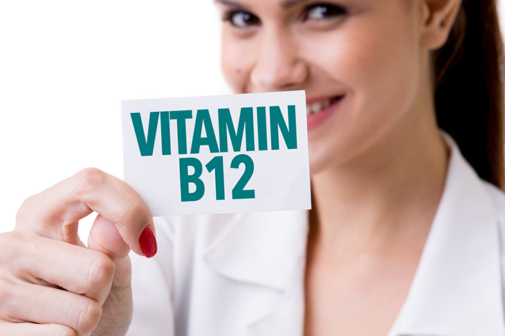 Không được bổ sung vitamin B12 đầy đủ, cơ thể thường sẽ có biểu hiện như: đau đầu, mệt mỏi, sụt cân, run cơ, mất thăng bằng, cảm xúc thất thường,...