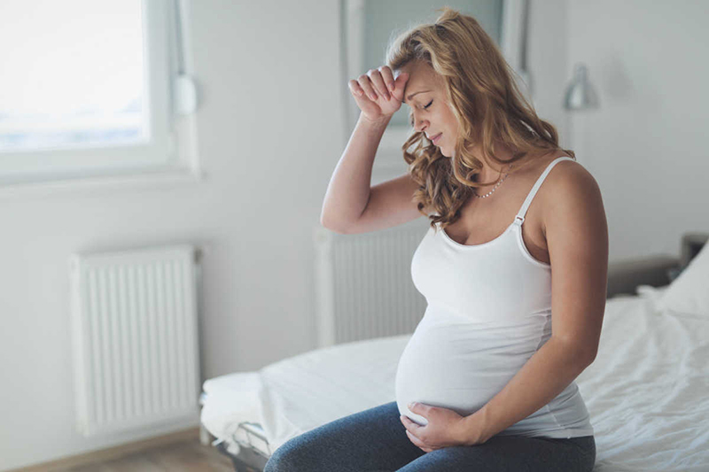 Mẹ gặp các vấn đề về sức khỏe trong quá trình mang thai cũng là nguyên nhân khiến bé bị nhiễm trùng