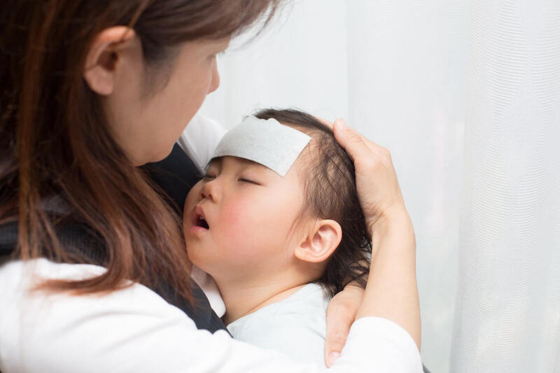 Nên đưa trẻ đi khám nếu triệu chứng viêm họng sổ mũi kéo dài