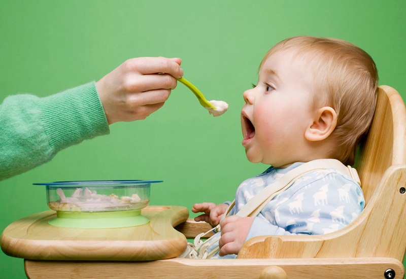 Nên chú ý cho trẻ ăn những thực phẩm dạng mềm để dễ tiêu hóa khi trẻ bị viêm đường ruột