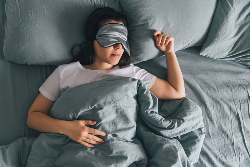 Giấc ngủ gồm hai loại, đó là REM và NREM