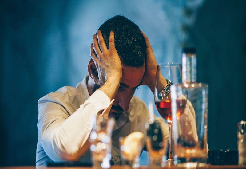 Lạm dụng rượu bia sẽ gây nên nhiều hệ lụy có hại cho sức khỏe  