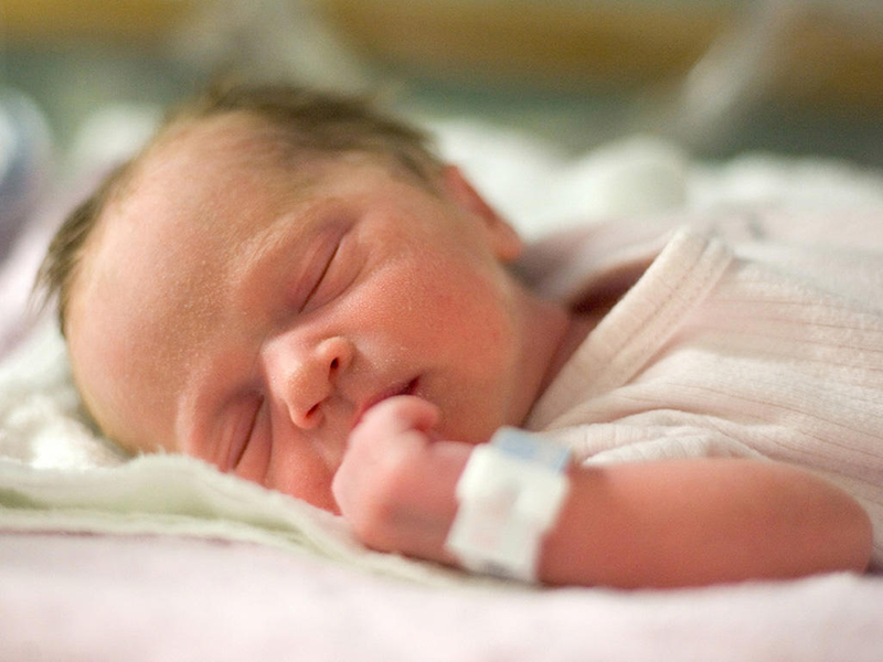 chăm sóc trẻ sinh non luôn cần được ngủ đủ giấc để có thể tăng trưởng bình thường