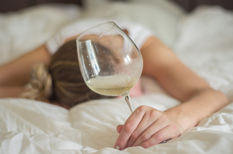 Đau mỏi xương khớp sau khi uống rượu rất phổ biến