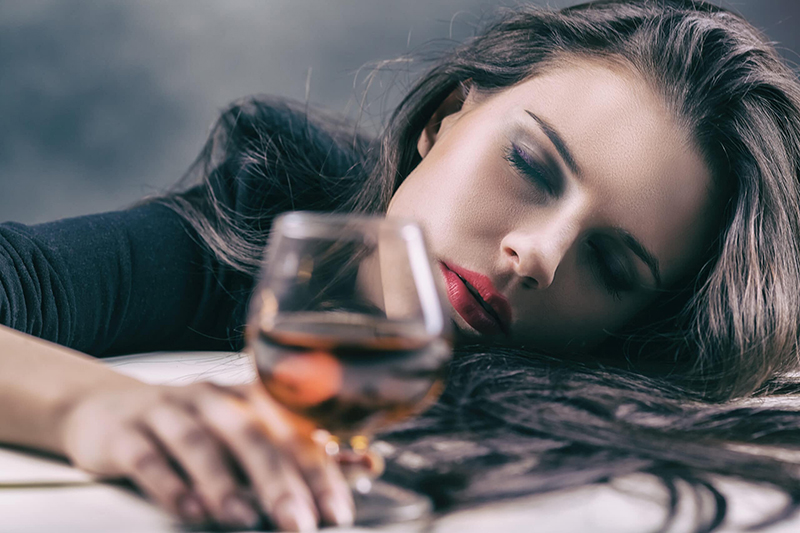 Đau nhức xương khớp sau khi uống rượu có thể là dấu hiệu cảnh báo nguy hiểm đối với cơ thể