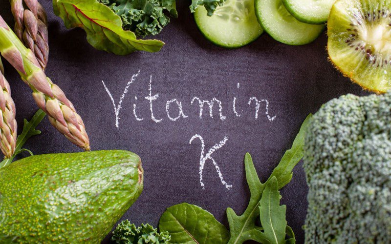 Thiếu vitamin K cũng là nguyên nhân gây khiến trẻ đi ngoài ra máu