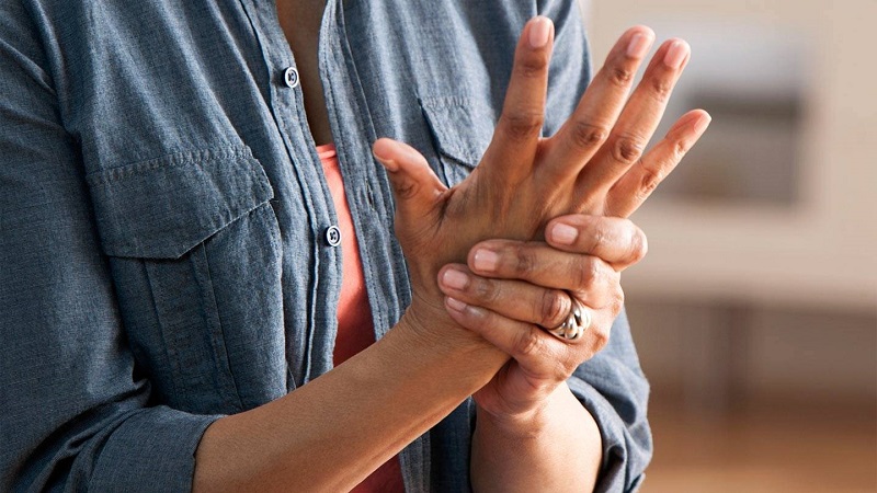 Tụt canxi máu khiến cho người bệnh phải trải qua cơn tetani ở bàn tay