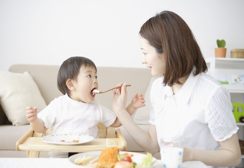 Trẻ thèm ăn là dấu hiệu khỏi sốt xuất huyết