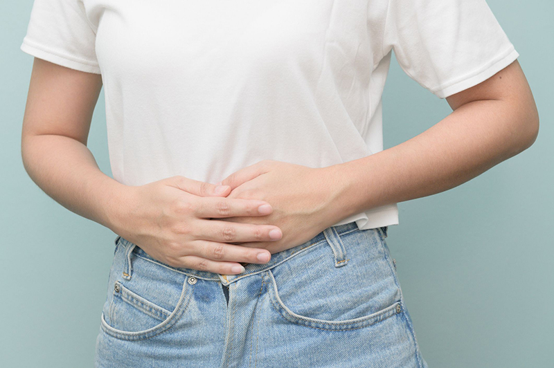 Người bệnh sau sinh thiết, lấy mẫu tại dạ dày có thể gặp phải tình trạng đau tức, chướng bụng.