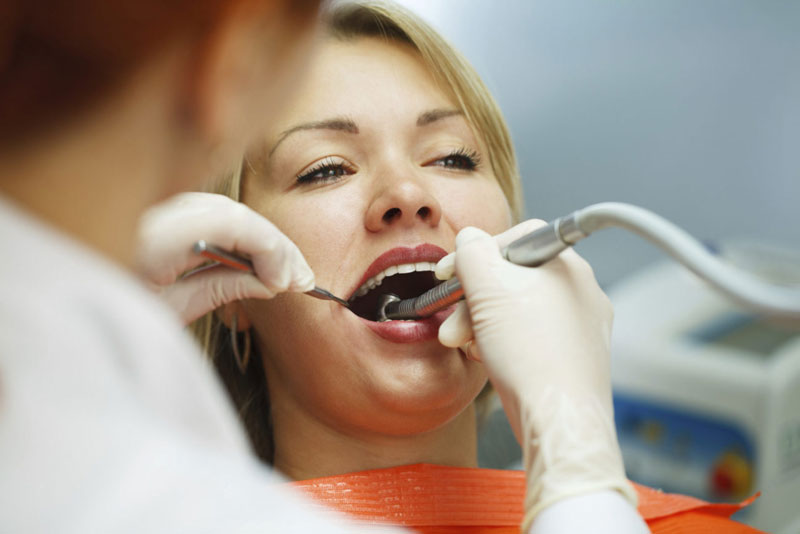 Điều trị tại nha khoa giúp giải quyết dứt điểm tình trạng đau nhức, ê buốt răng