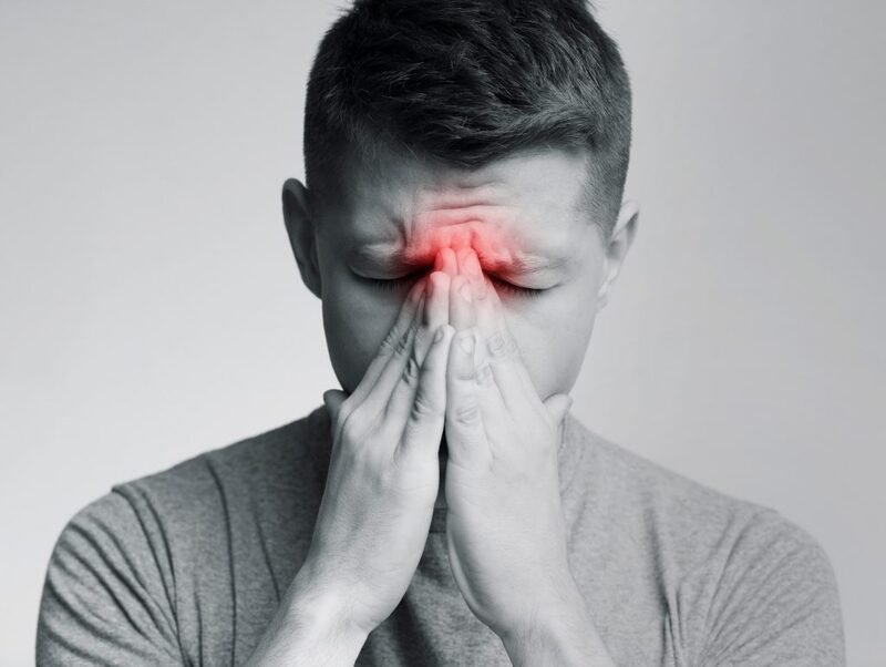  Đau đầu là triệu chứng thường gặp do viêm xoang