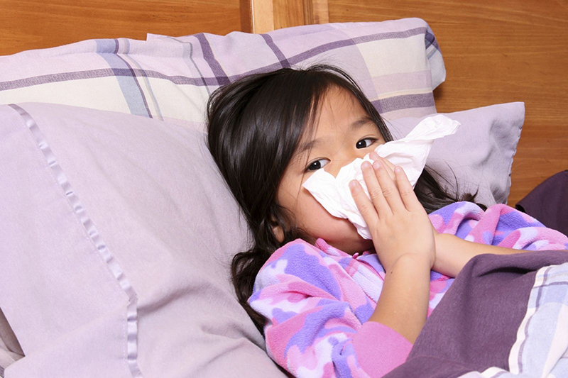 Có rất nhiều nguyên nhân gây nên tình trạng cảm lạnh ở trẻ em