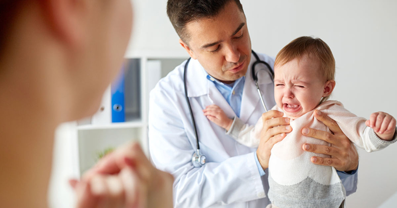   Hãy đưa bé đến gặp bác sĩ nếu bé có những triệu chứng bất thường khác khi bị cảm lạnh