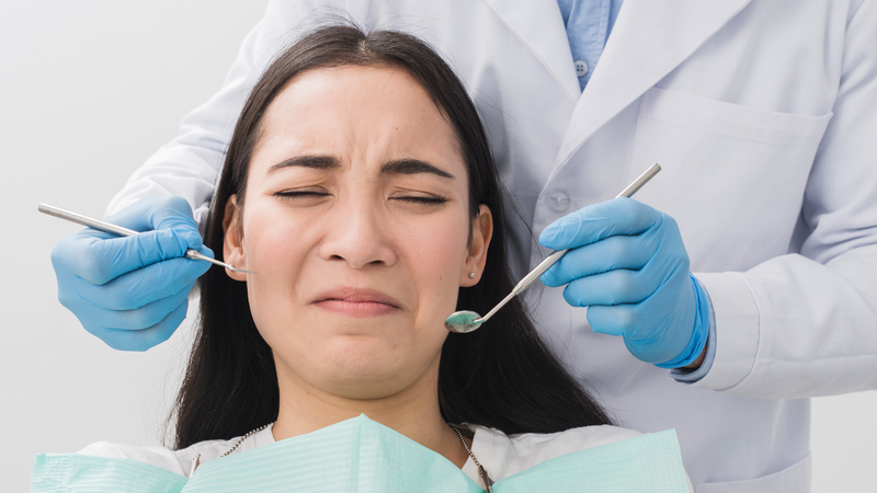Hãy đi khám nha sĩ nếu chảy máu nướu răng kéo dài không khắc phục tại nhà được