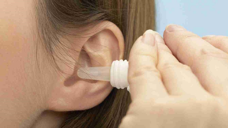 Rửa tai bằng nước muối sinh lý không đúng cách dễ gây ra bệnh lý cho tai