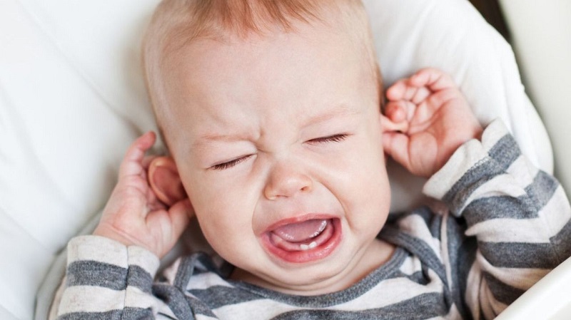 Trẻ nhỏ sức đề kháng còn yếu nên dễ bị viêm tai ngoài