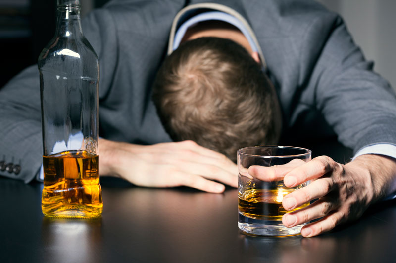 Người nghiện rượu có nguy cơ cao mắc bệnh gan nhiễm mỡ