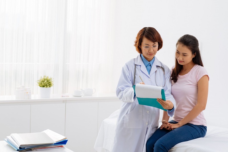 Người bệnh nên thăm khám bác sĩ chuyên khoa để biết chẩn đoán ung thư vú bằng cách nào phù hợp và chính xác
