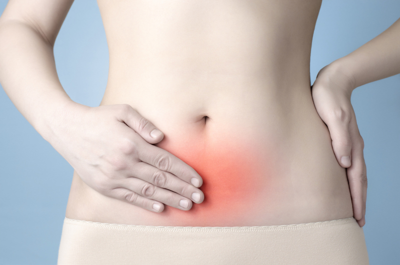 Đau bụng là dấu hiệu dễ nhận thấy nhất ở nữ giới khi gặp phải tình trạng này