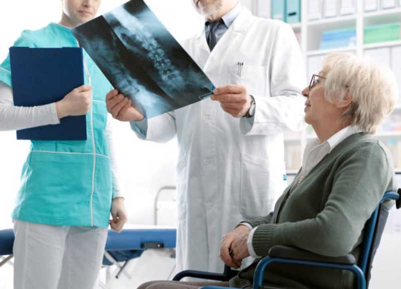 Chụp X-quang là một trong những phương pháp chẩn đoán bệnh loãng xương thường dùng