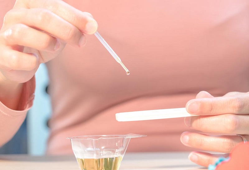 Xét nghiệm nước tiểu khi mang thai nhằm tầm soát tiền sản giật, tiểu đường thai kỳ