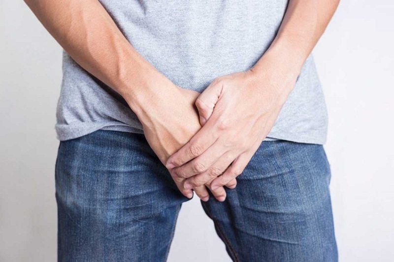 Chấn thương ở vùng kín do va đập có thể khiến nam giới đau tinh hoàn nhưng không sưng