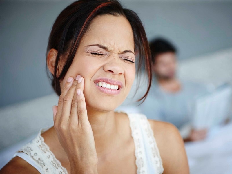 Viêm tủy răng khiến người bệnh đau đớn, khó chịu và gây nhiều biến chứng