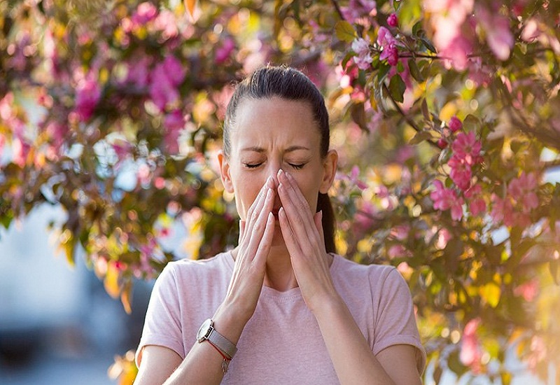 Người bệnh cần tránh tiếp xúc với khói bụi, phấn hoa