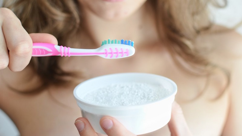 Muối là một trong các phương pháp làm trắng răng tại nhà đơn giản, hiệu quả
