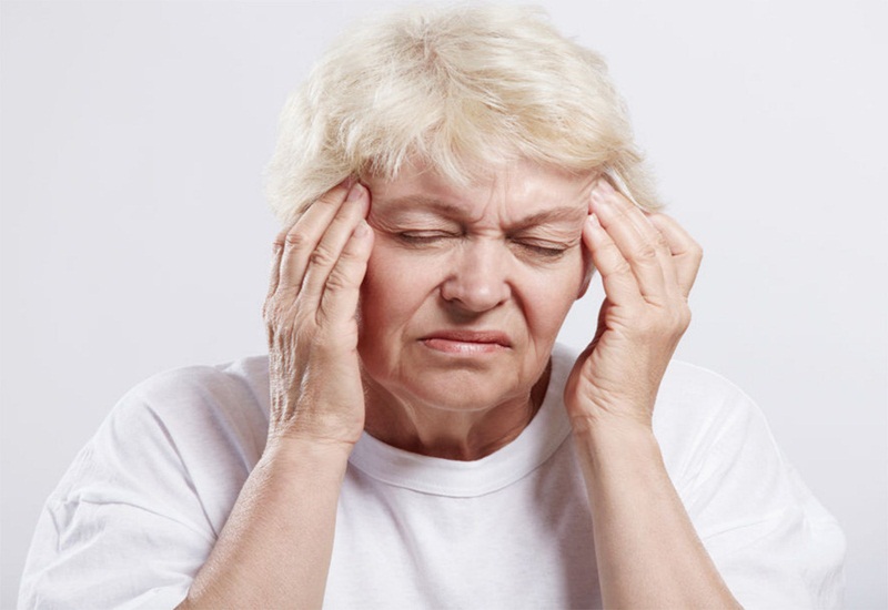 Đau đầu chóng mặt là một trong những triệu chứng của bệnh tăng huyết áp