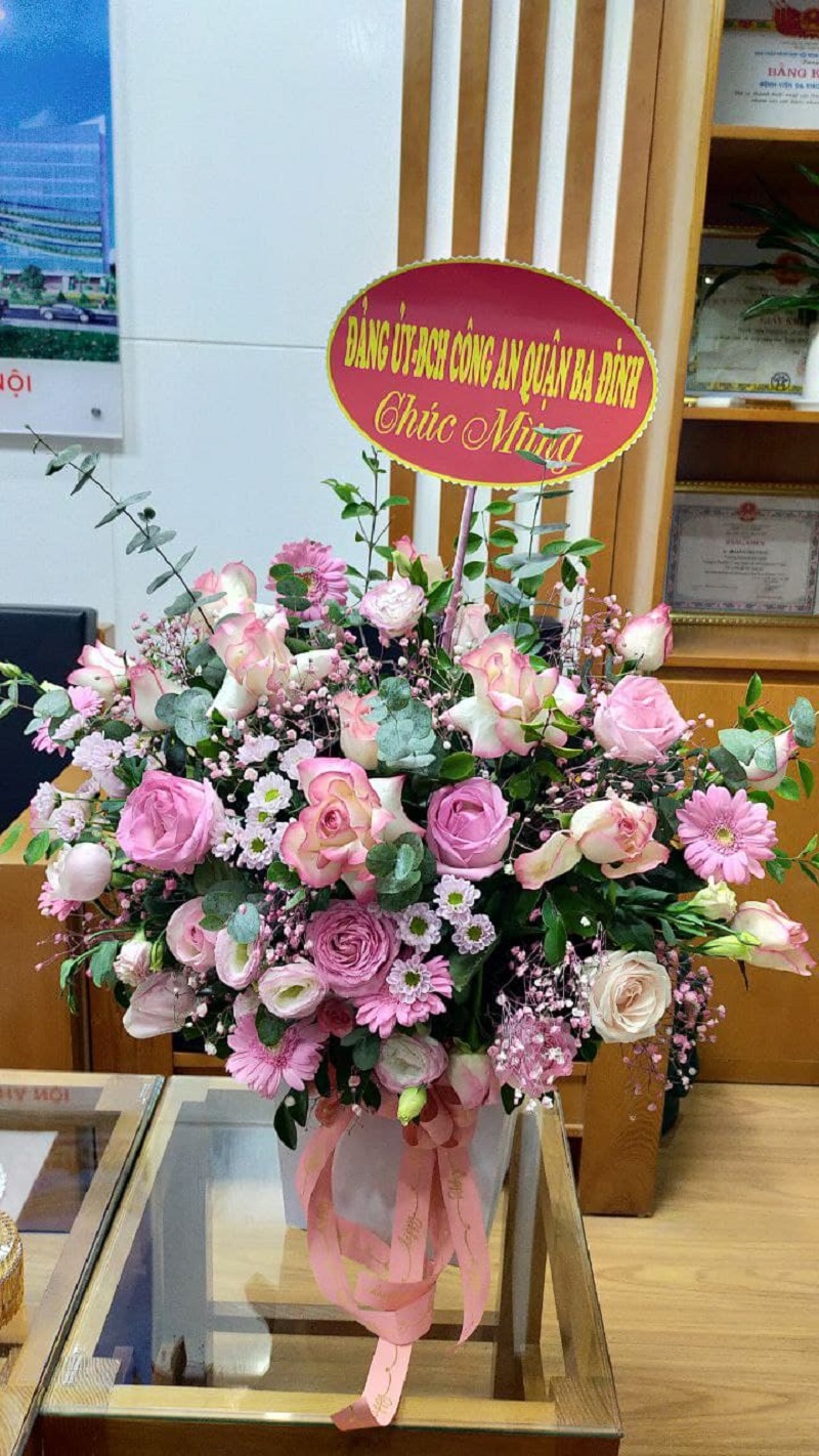 Đảng ủy - BCH Công an Quận Ba Đình gửi hoa chúc mừng Hệ thống Y tế MEDLATEC nhân ngày 27/2