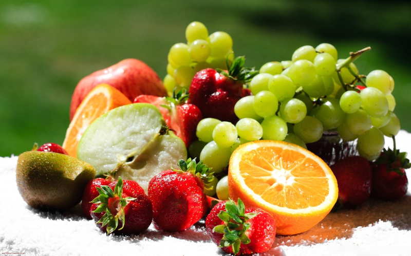 Ăn nhiều trái cây để bổ sung các loại vitamin
