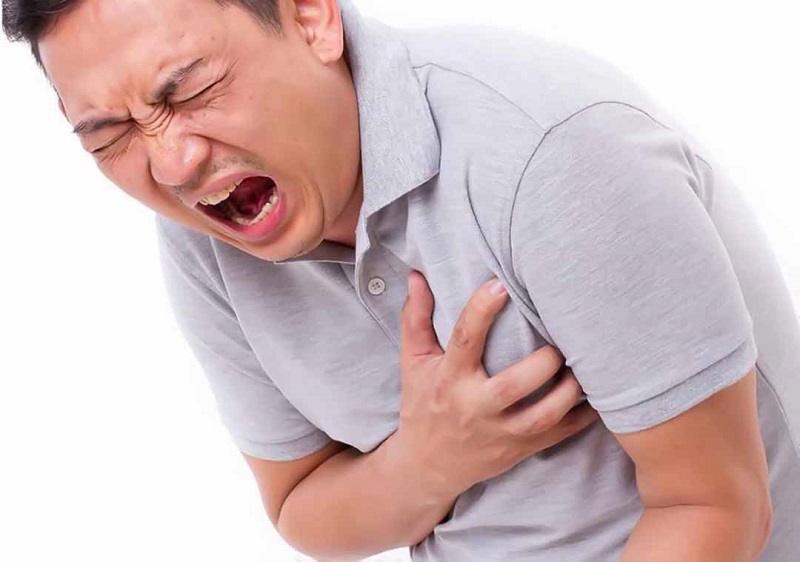 Người bị bệnh động mạch vành thường xuyên xuất hiện các cơn đau thắt ngực