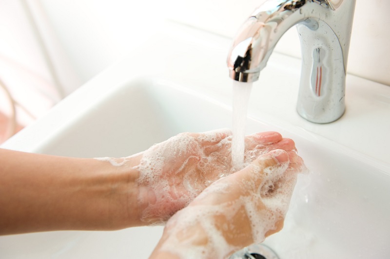 Giữ gìn vệ sinh cá nhân sạch sẽ giúp phòng ngừa hiệu quả bệnh nhiễm trùng đường ruột