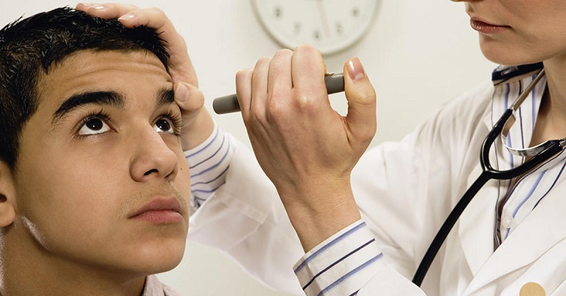 Điều trị viêm kết mạc mắt muốn hiệu quả cần có sự thăm khám, tìm ra nguyên nhân gây bệnh từ bác sĩ chuyên khoa
