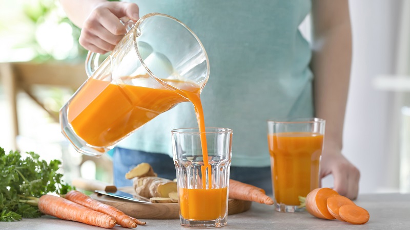 Nước ép cà rốt là thức uống bổ dưỡng và rất hữu ích với người tụt huyết áp