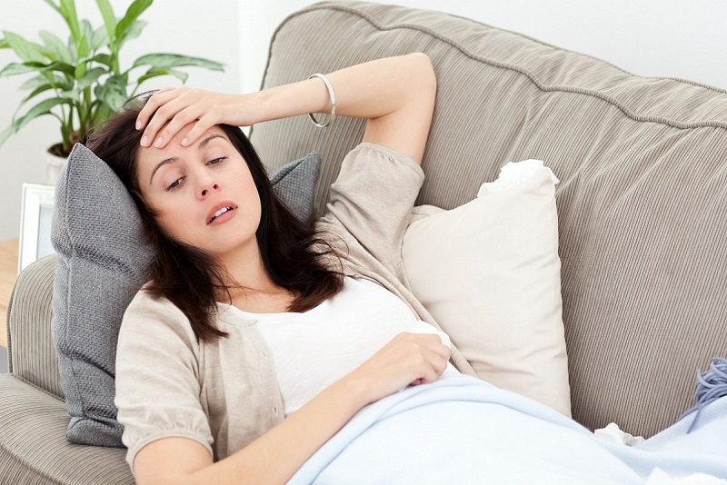 Tâm lý căng thẳng khiến nhiều người có biểu hiện mệt mỏi và khó thở khi nằm