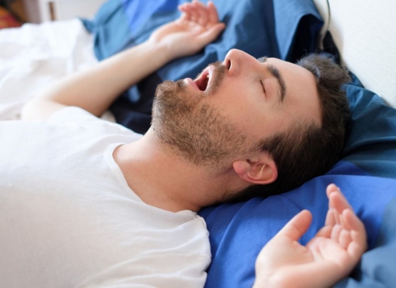 Người bị khớp cắn ngược thường ngủ ngáy to, ngất hơi thở khi ngủ