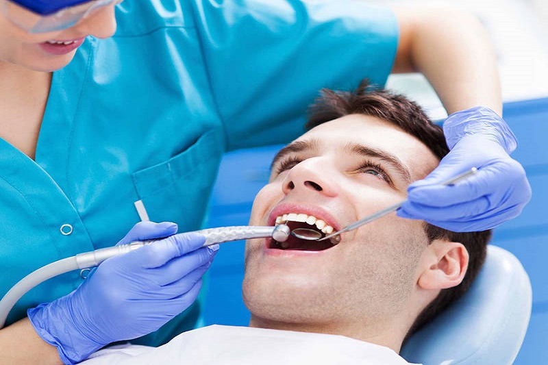 Lấy cao răng 6 tháng/lần được áp dụng đối với những người ít cao răng, không mắc các bệnh về răng miệng